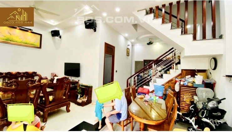 Bán nhà đường 38 Hiệp Bình Chánh, Thủ Đức, đường15m, Dt khủng 7.2 x 9.2m, 3 lầu, giá 8 tỷ.